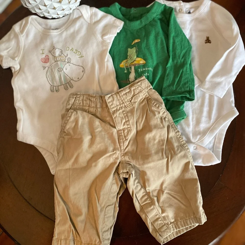 Gap Bundle long sleeve onesie Khaki pants size 3-6M